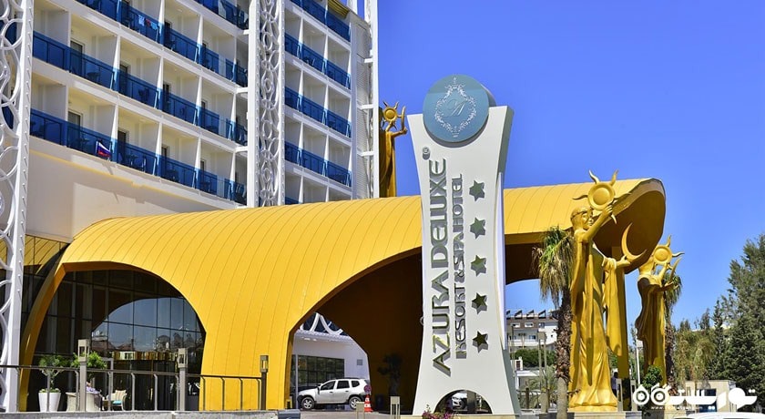 نمایی از درب ورودی هتل